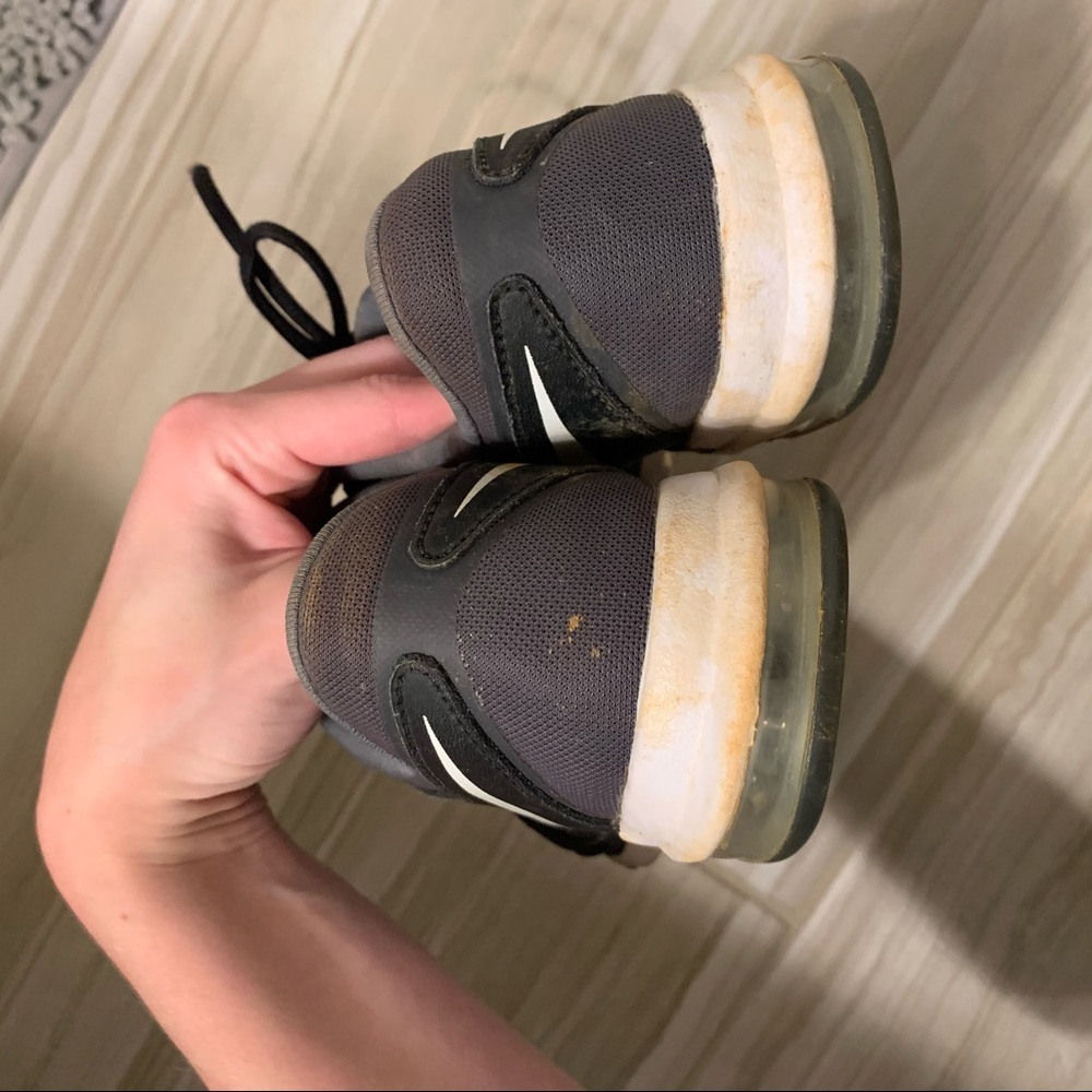 nike shoes - Picture 2 of 5